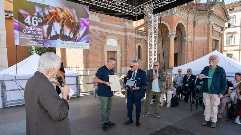 azienda-ronchello-castel-san-pietro-tre-gocce 2026 ronchello tre gocce d'oro miele millefiori alta montagna Andrea Risi
